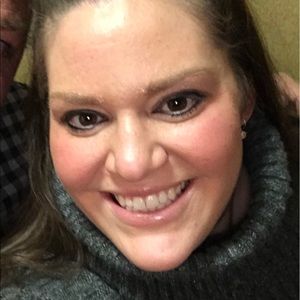 Meet your Posher, Caitlin